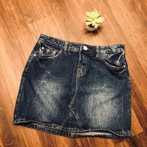🌸 Refuge Jean Mini Skirt!